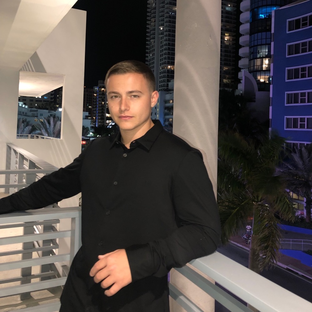 Meet your Posher, Devin